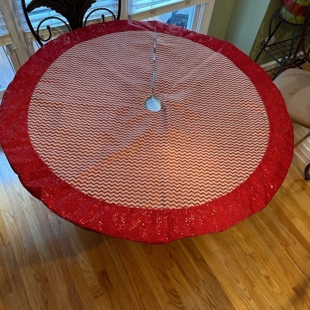 Dyno Tree Skirt Red Linen 47”